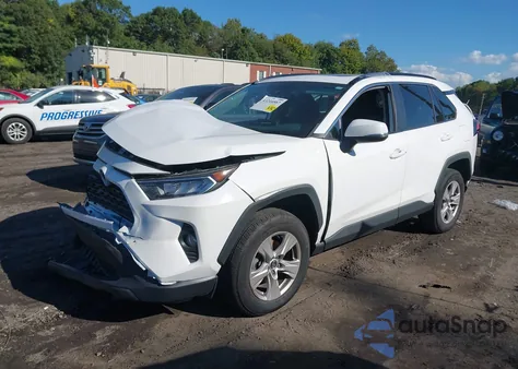 2021 Toyota Rav4 Xle z USA, uszkodzony, nr VIN 2T3P1RFV8MC147558